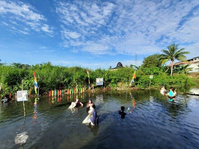 The "Maharagu Sungai" Competition in Banjarmasin City: A Multi-Stakeholder and Community-Centered Climate Mitigation Initiative