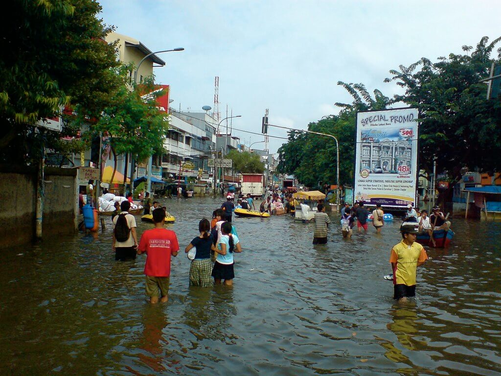 Resilience and Climate Disaster Management in Cities: Transformative Change and Conflicts